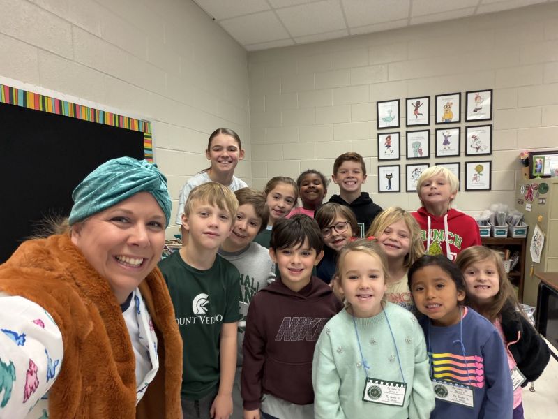 Image for the Tweet beginning: Family Friday with a special